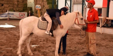 Engellilere Atla Terapi Desteği