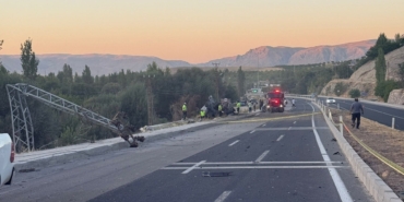Freni Patlayan Tırın Otobüse Çarpma Anı Kamerada