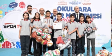 Malatya Büyükşehir’den Okullara Spor Malzemesi Desteği