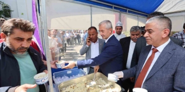 Şahinbey Belediyesi Ahilik Haftasını Pilav Dağıtarak Kutladı