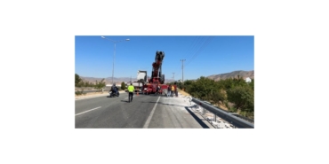 Tır Evin Bahçesine Uçtu: Faciadan Dönüldü