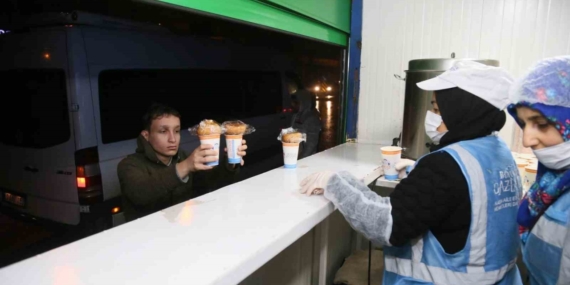Büyükşehir, 40 Noktada 15 Bin Kişiye Çorba İkram Hizmeti Veriyor