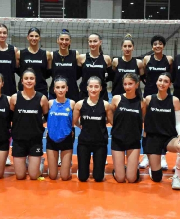 Dbb Kadın Voleybol Takımı 1. Lige Hazır