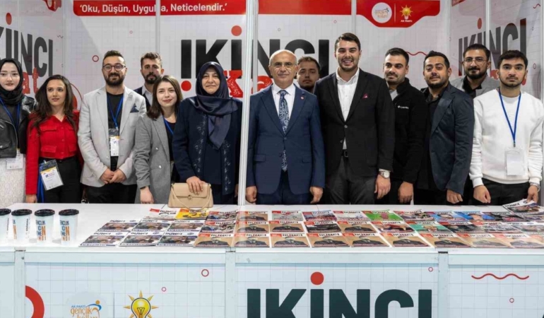 Başkan Er, Malatya Anadolu Kitap Ve Kültür Fuarı’nda Stantları Gezdi