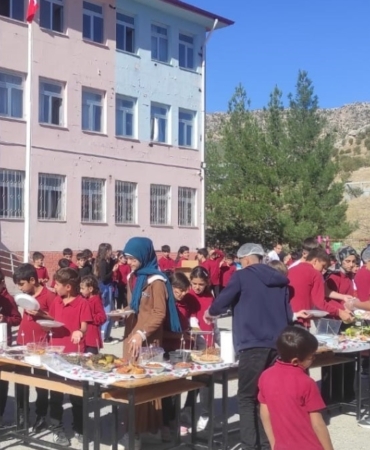 Dicle’de Öğrencilerden Gazze’ye Yardım Etkinliği