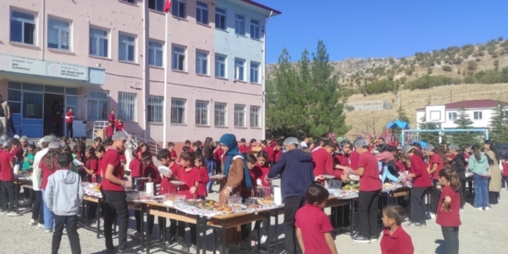 Dicle’de Öğrencilerden Gazze’ye Yardım Etkinliği