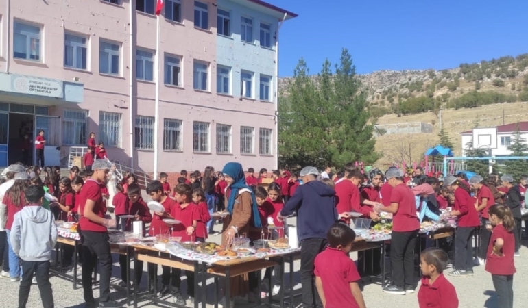 Dicle’de Öğrencilerden Gazze’ye Yardım Etkinliği