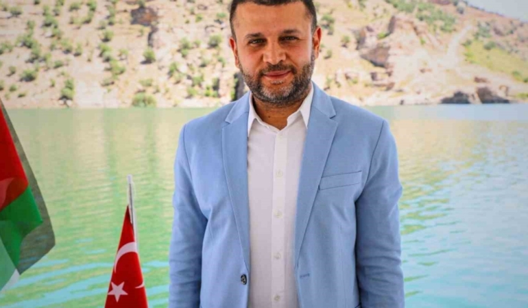 Eğil Belediyesinden Üniversite Öğrencilerine Eğitim Bursu Desteği