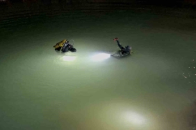 Gölete Düşen Kamyonet Ekipleri Harekete Geçirdi