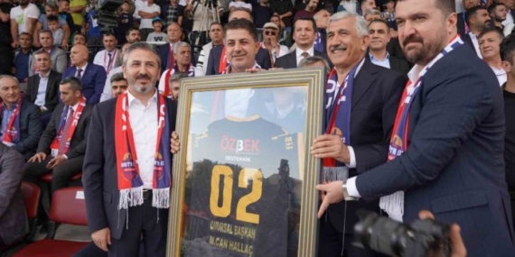 Kahta 02 Spor Kulübü’nden Başkan Hallaç’a "onursal Başkanlık" Unvanı