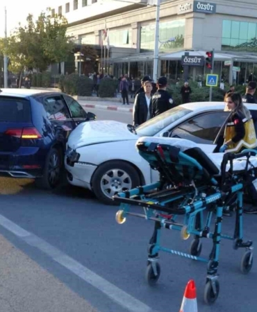 Malatya İki Otomobil Çarpıştı: 1 Yaralı