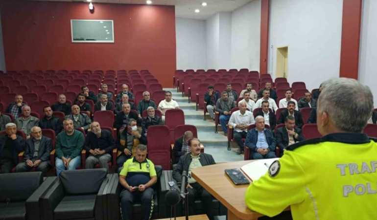 Malatya’da Ticari Taksi Sürücülerine Trafik Bilgilendirmesi