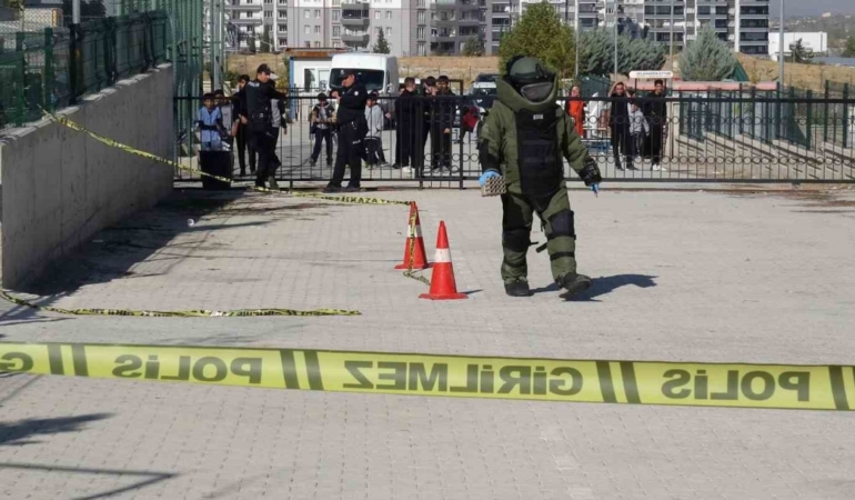 Okul Yerleşkesindeki Havai Fişek Rampası Paniğe Neden Oldu