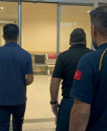 Otomobilin Çarpıştığı 2 Yaya Yaralandı