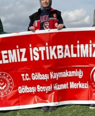 Paraşütle "ailemiz İstikbalimizdir" Mesajı Verildi