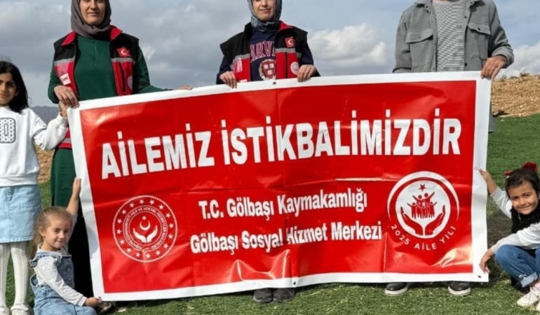 Paraşütle "ailemiz İstikbalimizdir" Mesajı Verildi