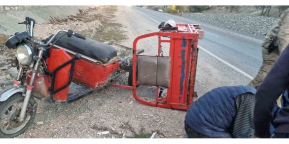 Sepetli Motosiklet Devrildi: 1 Yaralı