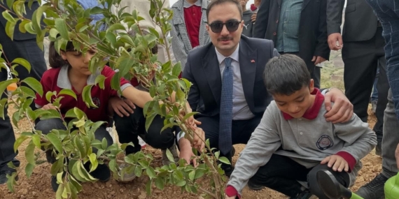 Sincik’te Öğrencilerden Yeşil Bir Gelecek İçin Fidan Dikimi