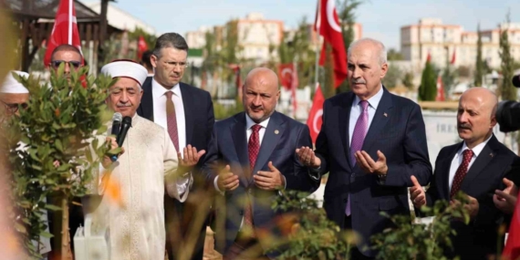 Tbmm Başkanı Kurtulmuş, Adıyaman’da Deprem Şehitleri Mezarlığı’nı Ziyaret Etti